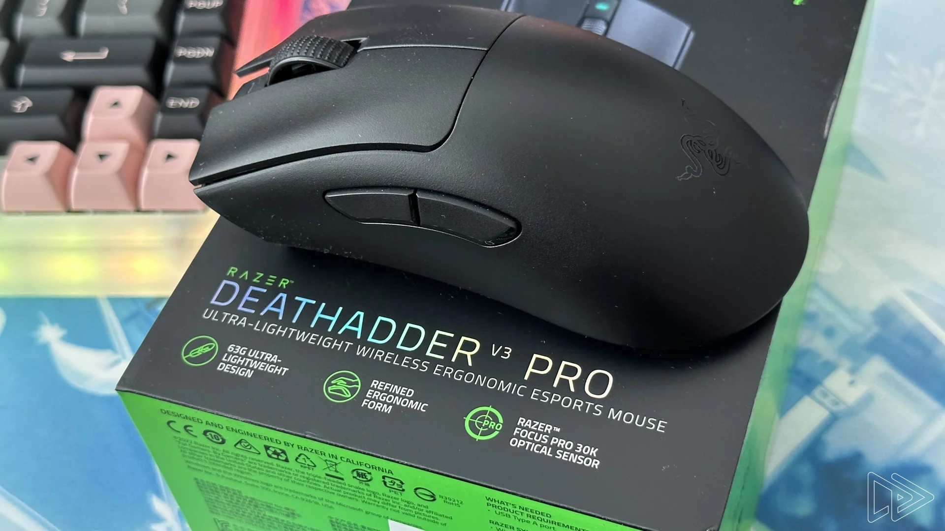 Razer DeathAdder V3 Pro - in-use shot