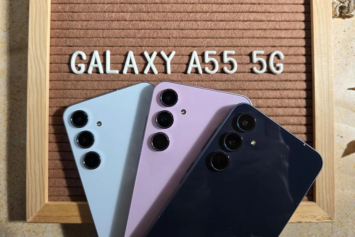 Samsung Galaxy A55 5G - in-use shot
