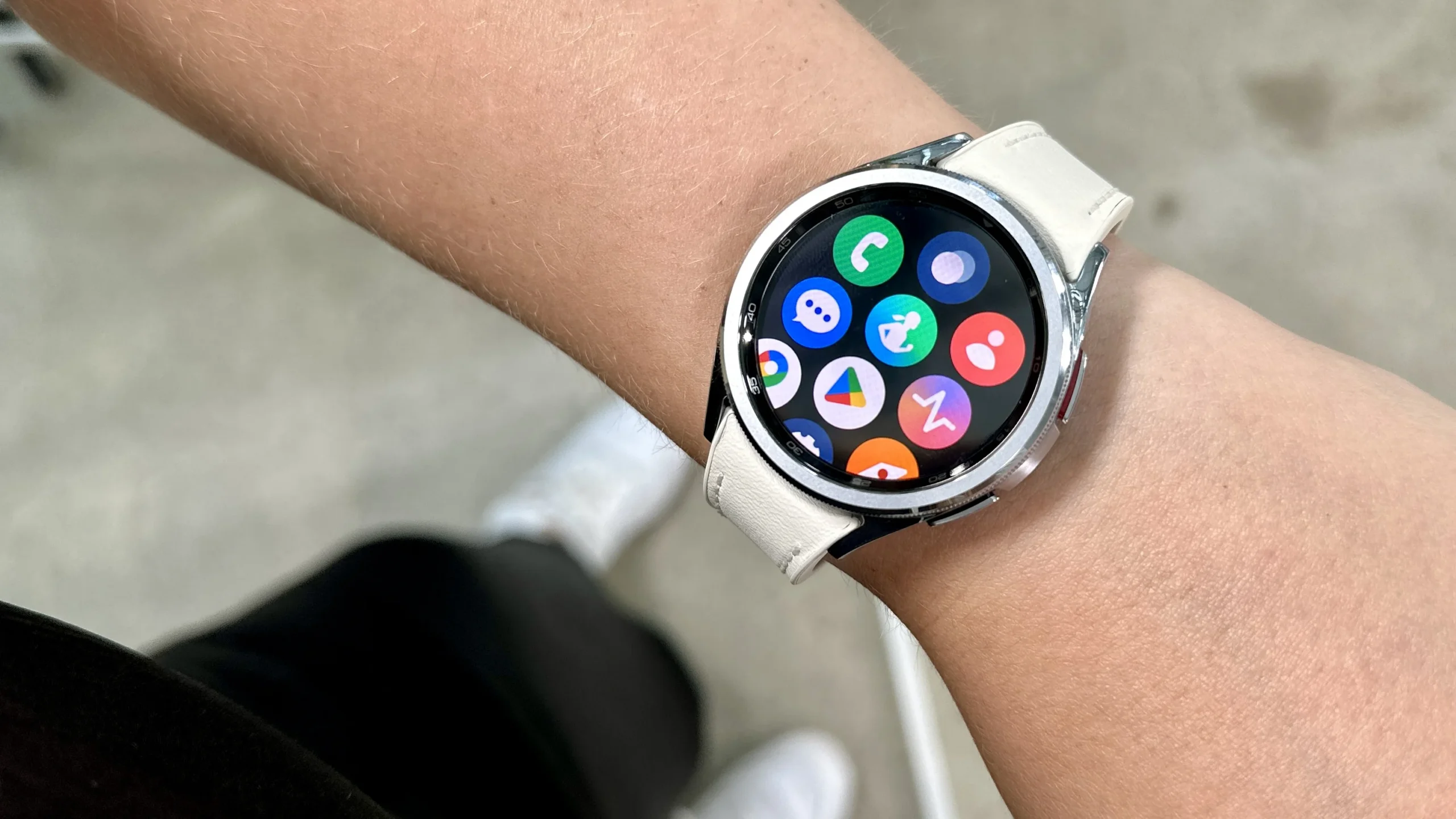 Samsung Galaxy Watch 6 - side profile