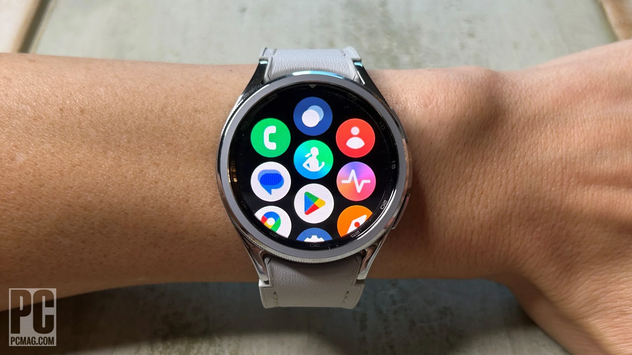 Samsung Galaxy Watch 6 - detail closeup