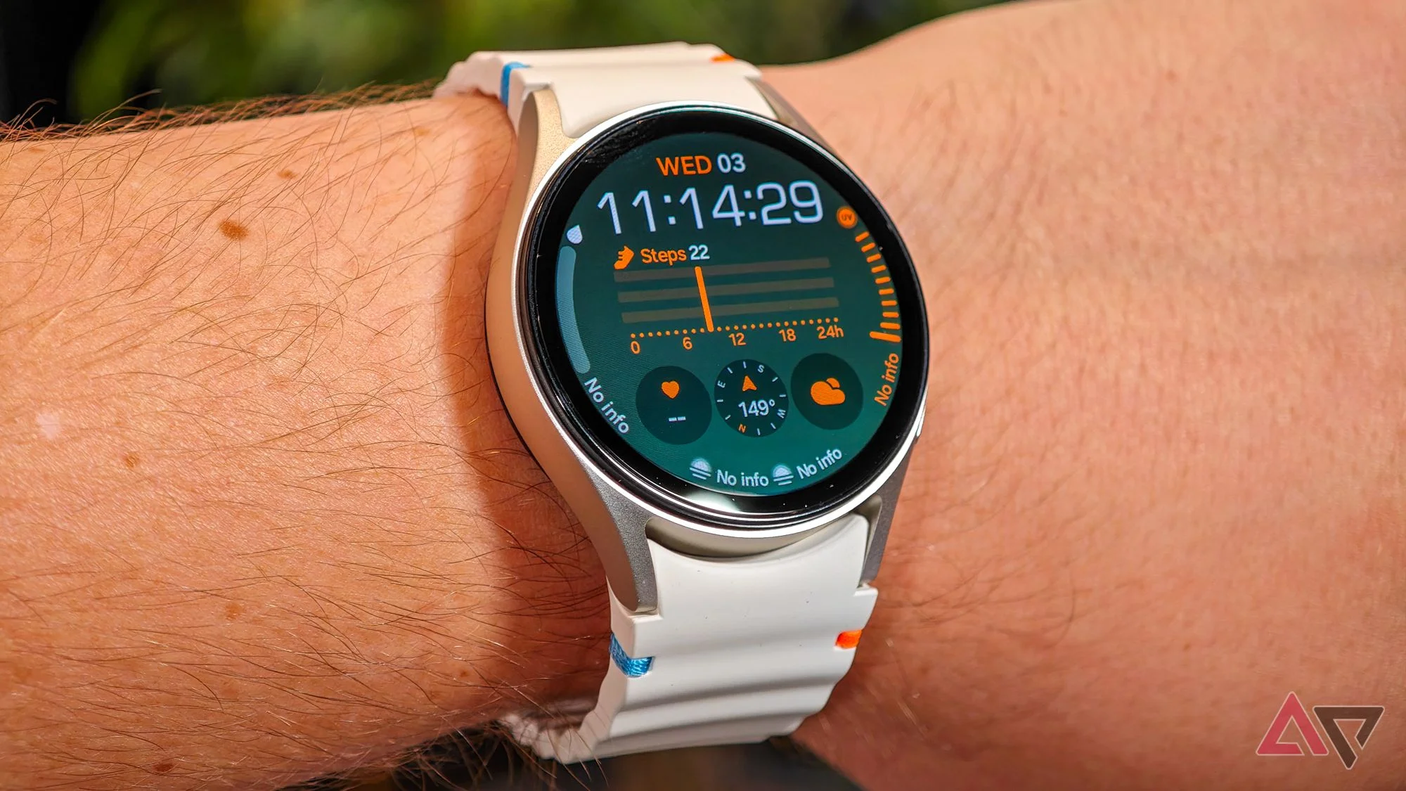 Samsung Galaxy Watch 7 - side profile Samsung Galaxy Watch 7 - side profile