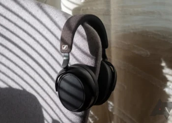 Sennheiser Momentum 4 Wireless - front design view