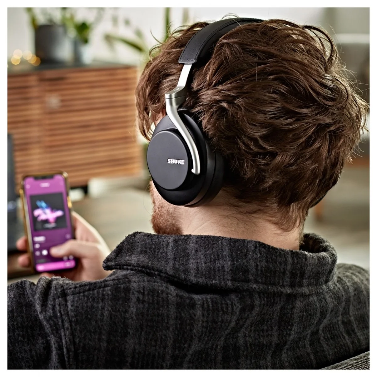 Shure AONIC 50 - in-use shot Shure AONIC 50 - in-use shot