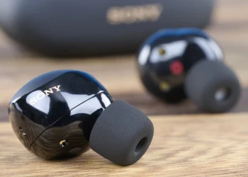 Sony WF-1000XM5 - front design view