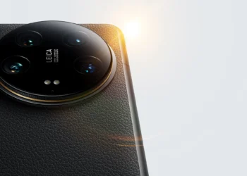 Xiaomi 14 Ultra - side profile