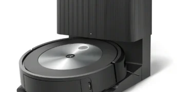 iRobot Roomba j7+ - front design view