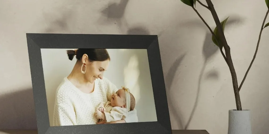 Aura Carver 10.1" — official Amazon product image