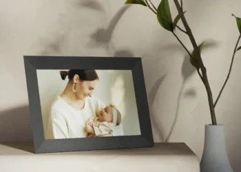 Aura Carver 10.1" — official Amazon product image