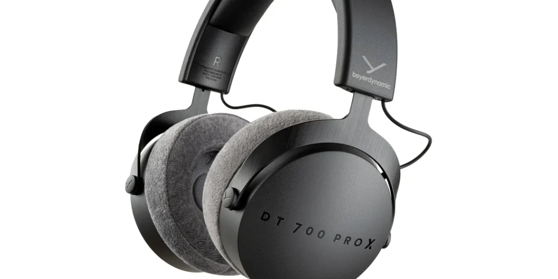 Beyerdynamic DT 700 Pro X — official Amazon product image