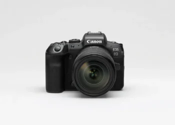 Canon EOS R7 Mark II - front design view