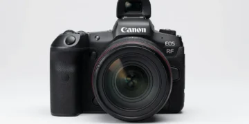 Canon EOS R7 Mark II - front design view