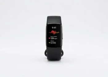 Fitbit Charge 6 - front design view