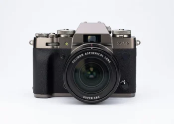 Fujifilm X-T6 - front design view