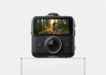 Insta360 X4 - front design view