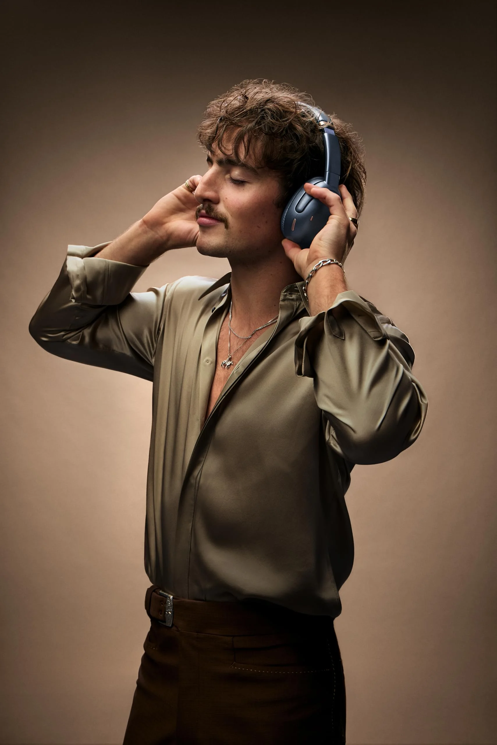 JBL Tour One M3 — Amazon gallery image 1