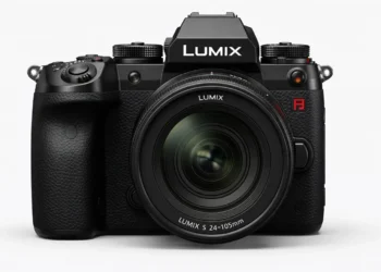Panasonic Lumix S2 - front design view