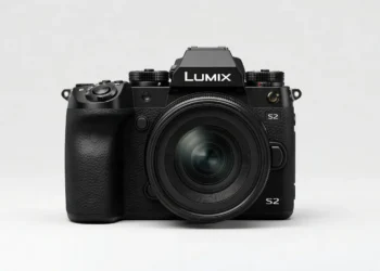 Panasonic Lumix S2 - front design view