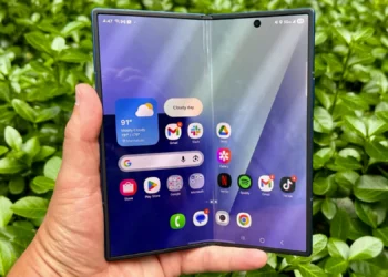 Samsung Galaxy Z Fold 7 - front design view