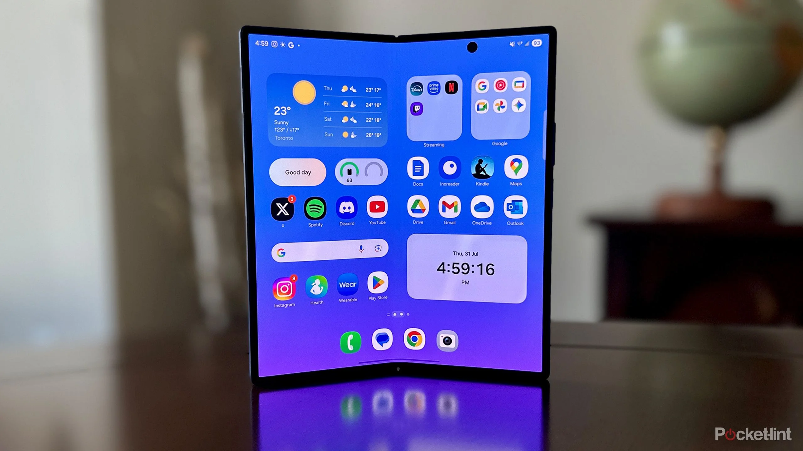 Samsung Galaxy Z Fold 7 - detail closeup