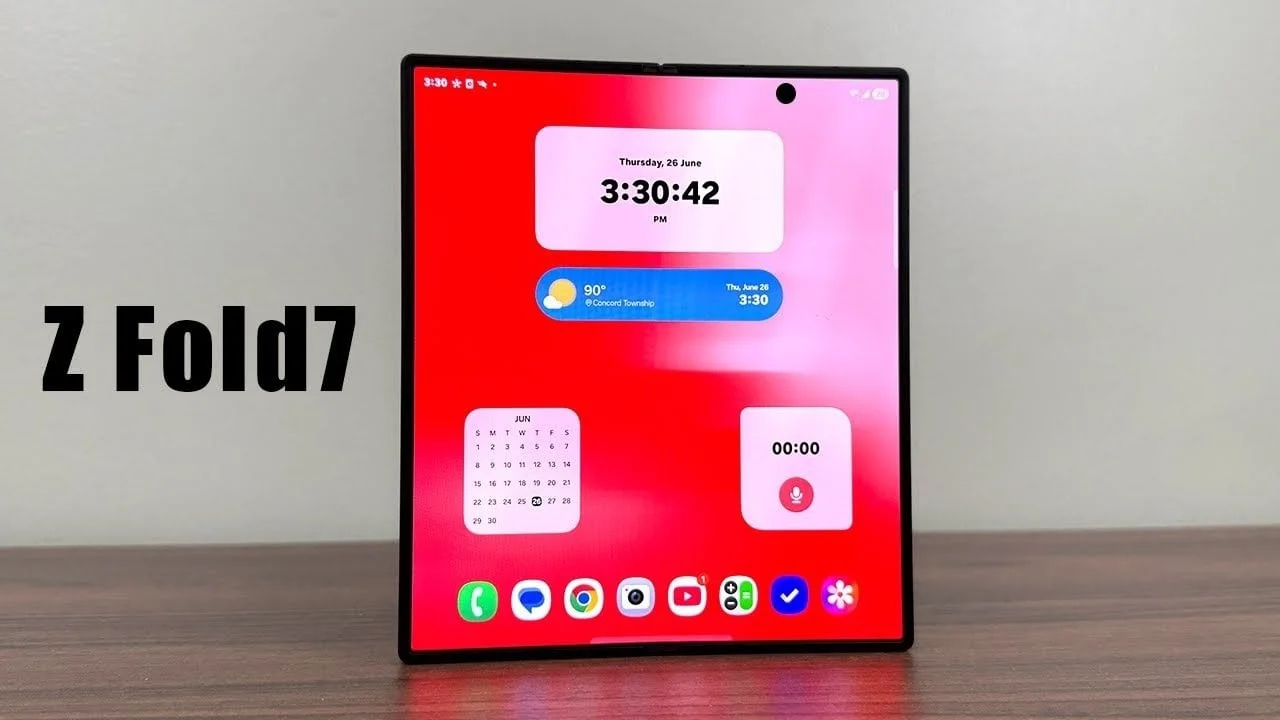 Samsung Galaxy Z Fold 7 - in-use shot