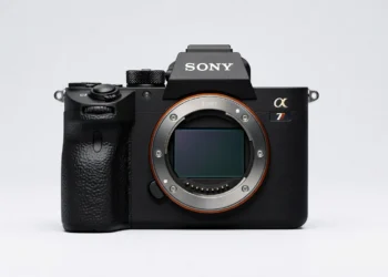 Sony Alpha 7 V - front design view