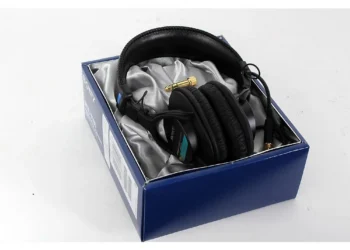 Sony MDR-7506 — official Amazon product image